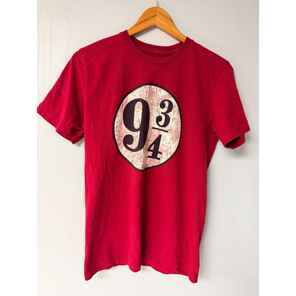 Universal Studios Wizarding World Harry Potter Platform 9 3/4 Maroon T-Shirt M